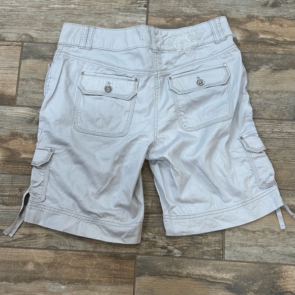 White House Black Market Womens Size 4 Bermuda Shorts Double Front Button - Picture 2 of 9